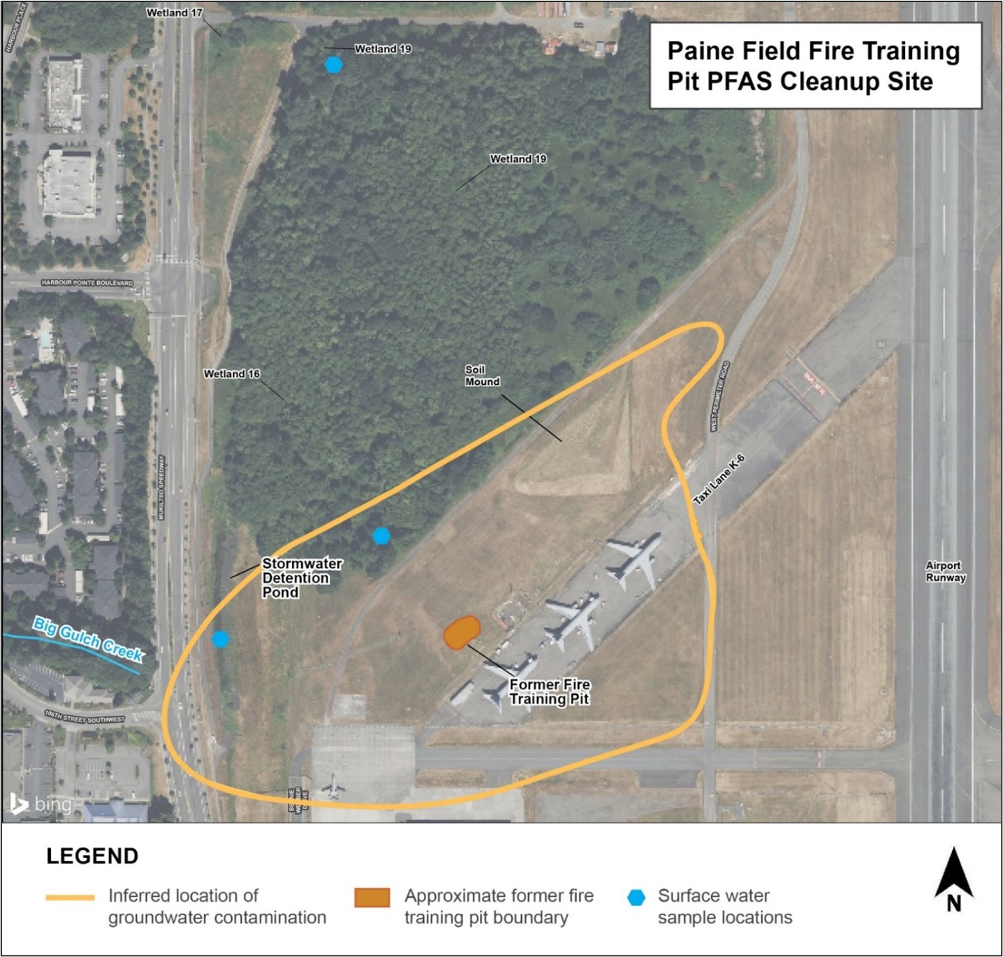 Aerial photo of Paine Field. Approx site boundary includes portion of runway and a stormwater detention pond.