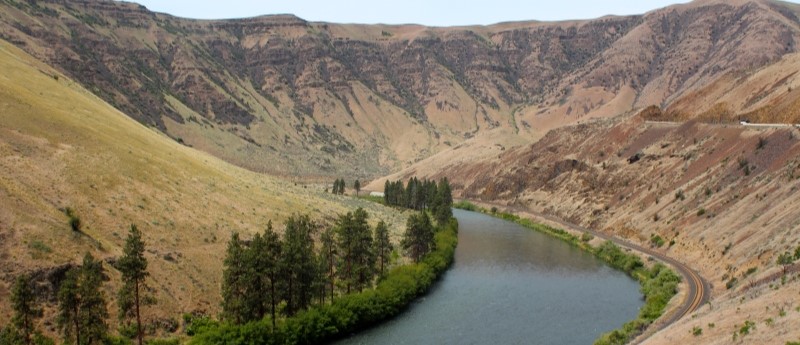 The Yakima River running through the dry and dusty Yakima River Canyon